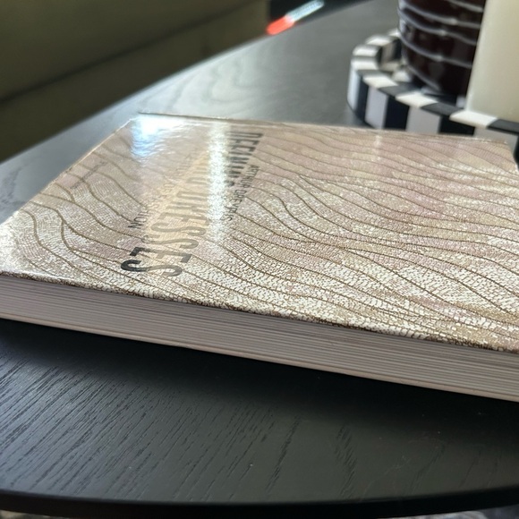 Defining Dresses: A Century of Fashion by Arthur Dreyfus - Picture 5 of 5